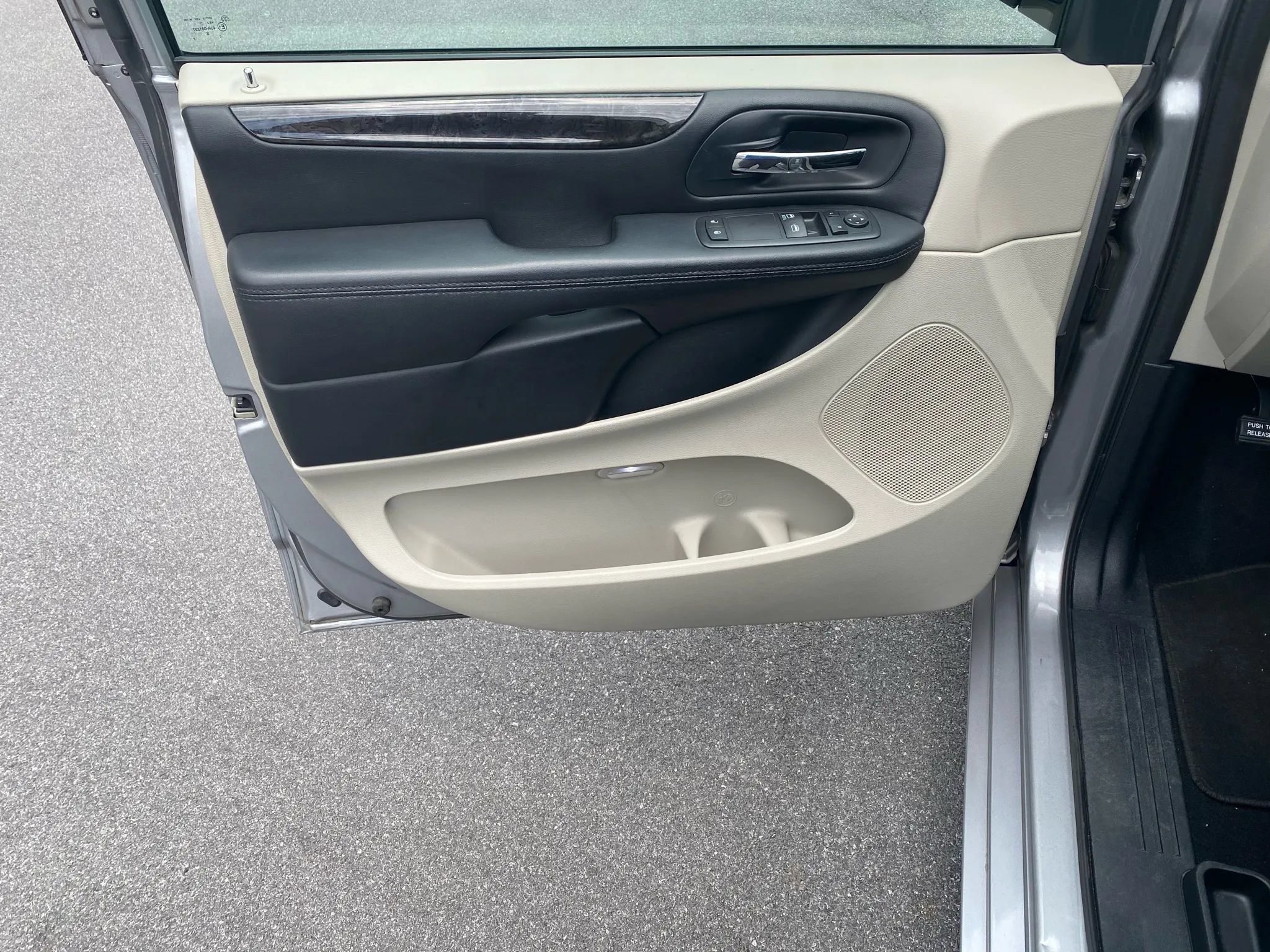 Used 2016 Dodge Grand Caravan SE w/ Quick Order Package 29E SE FWD image 8
