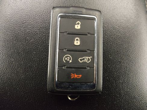Used 2023 Jeep Grand Cherokee L Limited AWD/4WD image 32