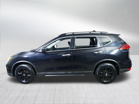 Used 2017 Nissan Rogue SV w/ Midnight Edition Package image 4