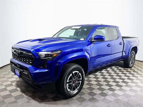 Certified 2025 Toyota Tacoma TRD Sport image 4