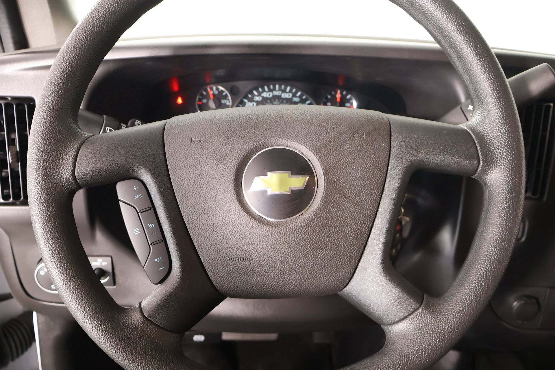 Used 2025 Chevrolet Express 3500 LT w/ LT Preferred Equipment Group RWD image 3