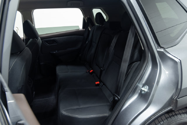 Used 2023 Nissan Rogue S AWD/4WD image 23