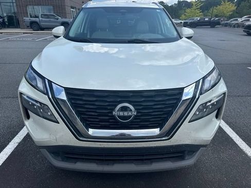Used 2023 Nissan Rogue SV w/ SV Premium B Package FWD image 2