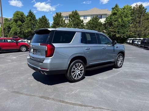 Used 2025 GMC Yukon Denali AWD/4WD image 3