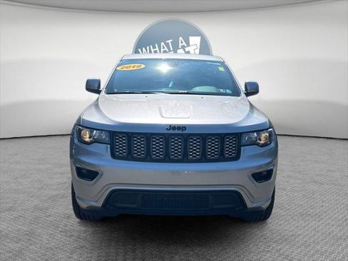 Certified 2019 Jeep Grand Cherokee Altitude AWD/4WD image 9