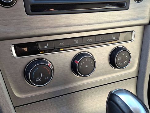 Used 2016 Volkswagen Golf SE w/ Lighting Package image 19