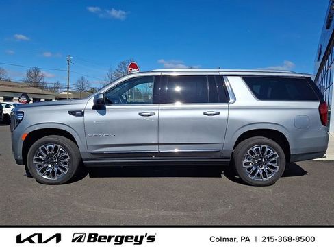 Used 2024 GMC Yukon XL Denali Ultimate AWD/4WD image 8
