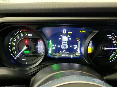 Used 2025 Jeep Wrangler Unlimited Sahara w/ Safety Group AWD/4WD image 13