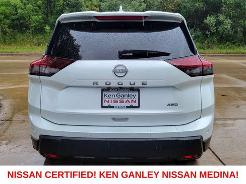Certified 2026 Nissan Rogue SV AWD/4WD image 4
