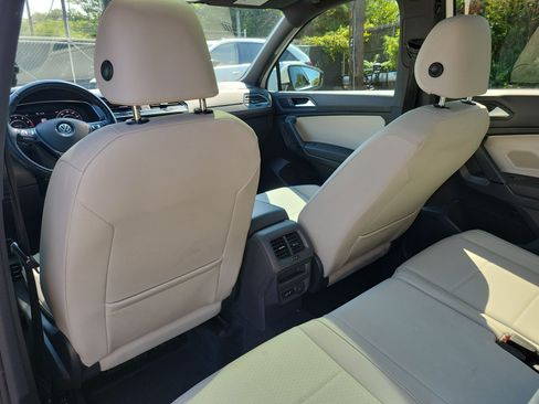 Used 2019 Volkswagen Tiguan SEL R-Line FWD image 15