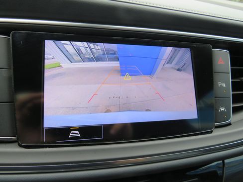 Used 2023 Buick Enclave Essence w/ Experience Buick Package FWD image 7