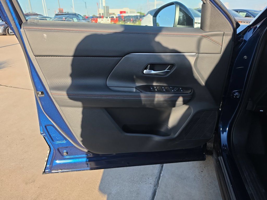 New 2027 Nissan Kicks SR AWD/4WD image 21