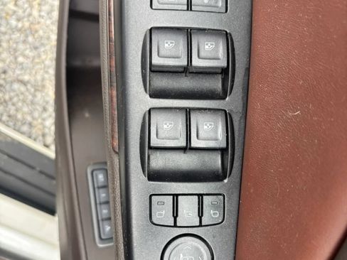 Used 2017 Chevrolet Suburban Premier AWD/4WD image 17