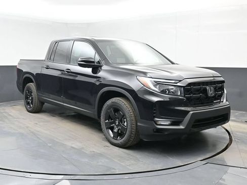 Used 2025 Honda Ridgeline Black Edition image 2