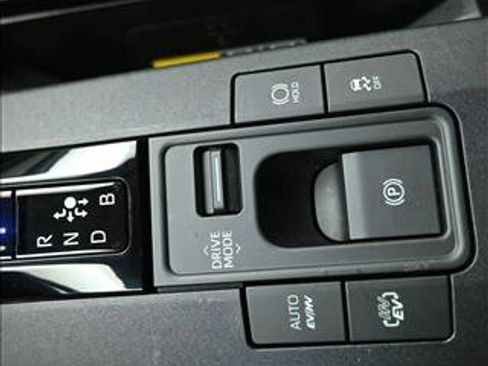 Used 2026 Toyota Prius XSE Premium image 19