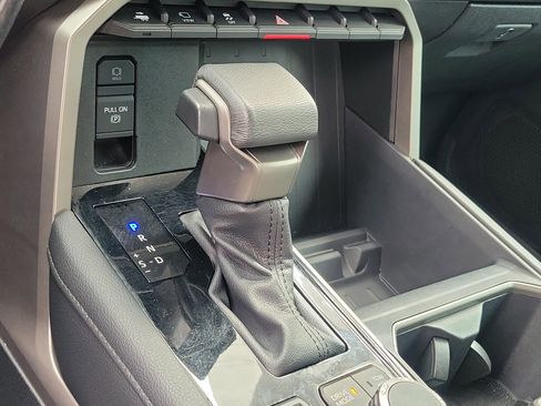 Used 2024 Toyota Tundra Limited AWD/4WD image 30