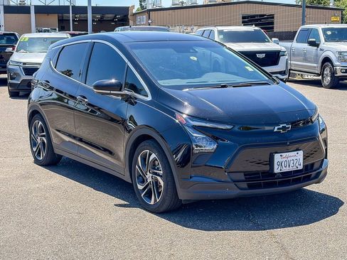 Used 2023 Chevrolet Bolt LT w/ Infotainment Package FWD image 5