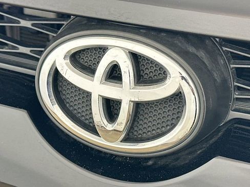 Used 2018 Toyota 4Runner SR5 AWD/4WD image 24