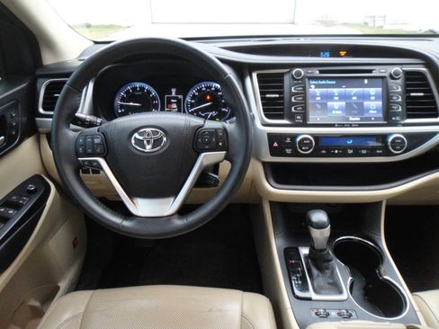 Used 2016 Toyota Highlander Limited FWD image 11