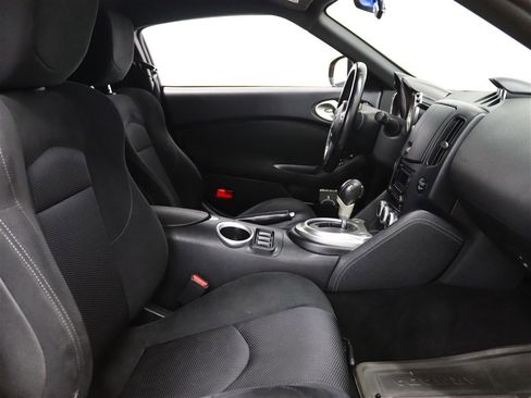 Used 2017 Nissan 370Z Coupe image 12