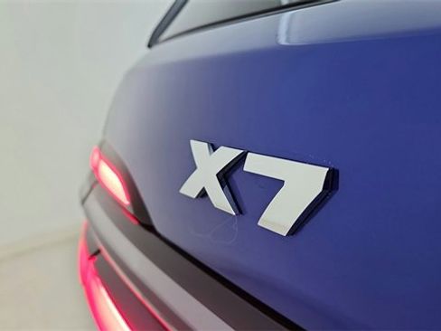 Used 2025 BMW X7 M60i image 42