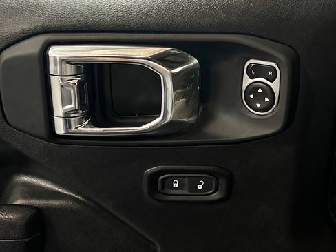 Used 2023 Jeep Wrangler Unlimited AWD/4WD image 14