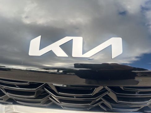 Certified 2025 Kia Sorento S w/ Panoramic Sunroof Package image 30