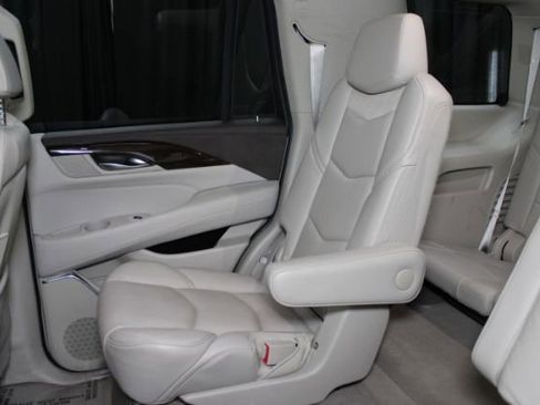 Used 2017 Cadillac Escalade Luxury image 28