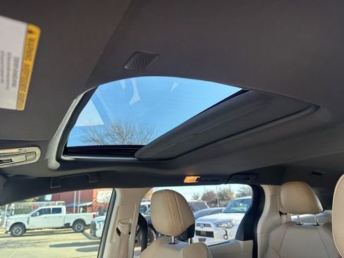 Used 2021 Toyota Sienna XLE image 12