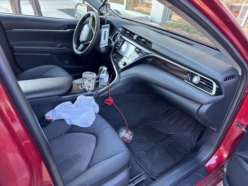 Used 2018 Toyota Camry LE image 20