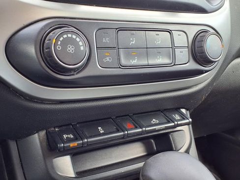 Used 2022 Chevrolet Colorado LT w/ Fleet Safety Package image 10