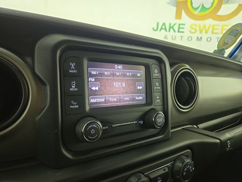 Used 2021 Jeep Gladiator Sport image 19