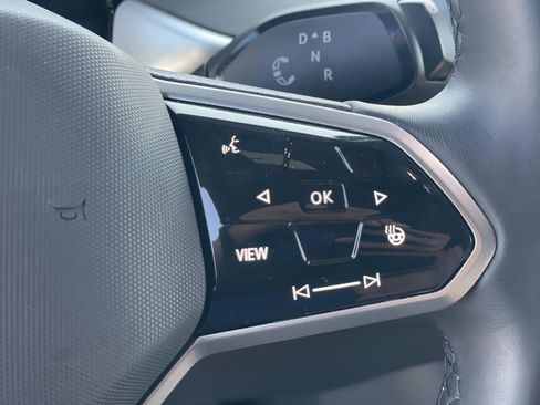 Certified 2025 Volkswagen ID. Buzz Pro S RWD image 9