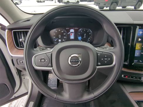 Used 2021 Volvo XC60 T5 Momentum w/ Premium Package image 21