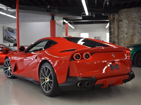 Used 2020 Ferrari 812 Superfast image 5
