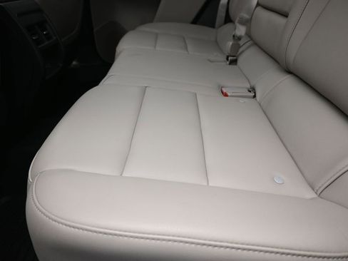 Used 2021 Cadillac XT4 Luxury FWD image 16