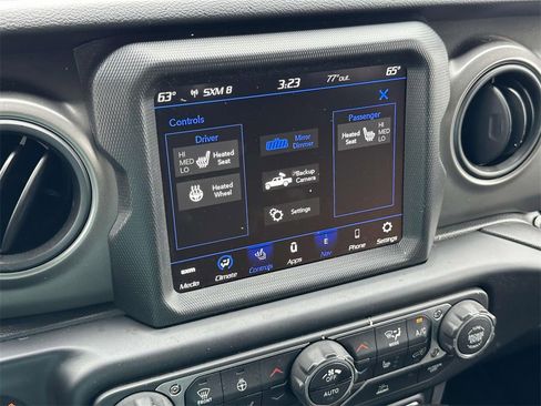 Used 2022 Jeep Gladiator Willys image 29