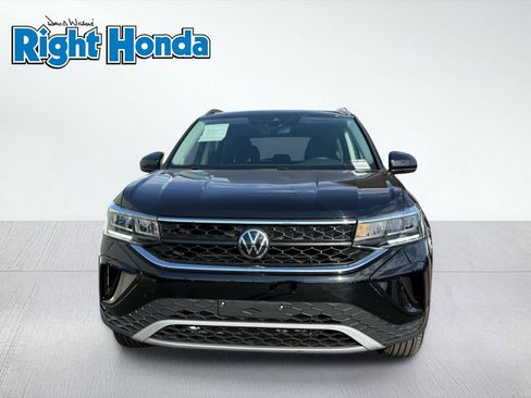 Used 2024 Volkswagen Taos SE AWD/4WD image 5