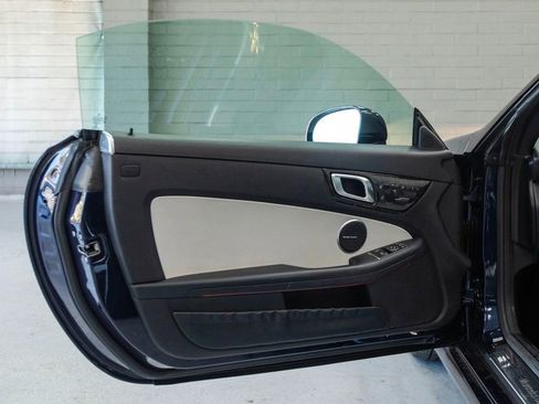 Used 2015 Mercedes-Benz SLK 250 image 25