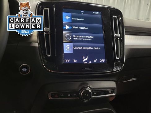 Used 2022 Volvo XC40 T4 Momentum FWD image 17