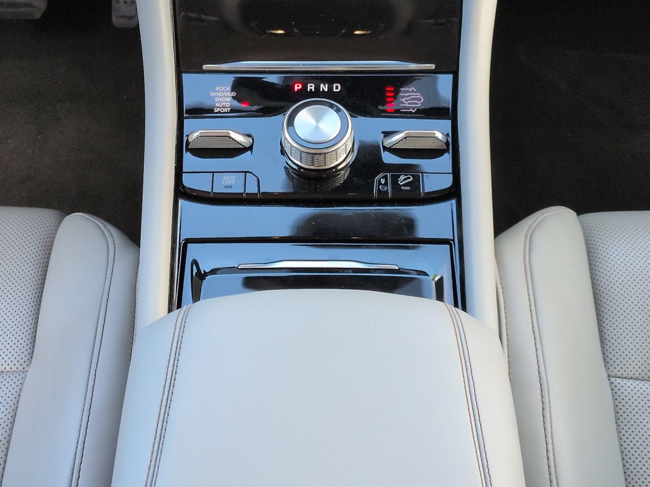 Used 2022 Jeep Grand Cherokee L Overland w/ Luxury Tech Group IV AWD/4WD image 19