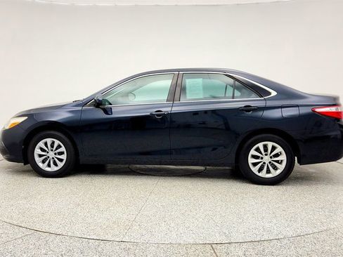 Used 2017 Toyota Camry LE image 8