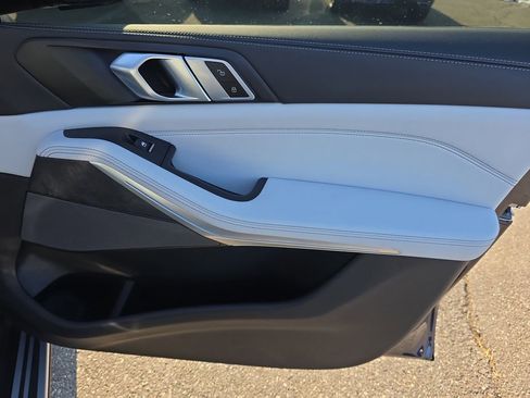 Used 2025 BMW X5 sDrive40i w/ M Sport Package image 11