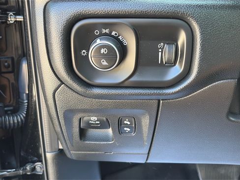 Used 2020 RAM 1500 Big Horn AWD/4WD image 17