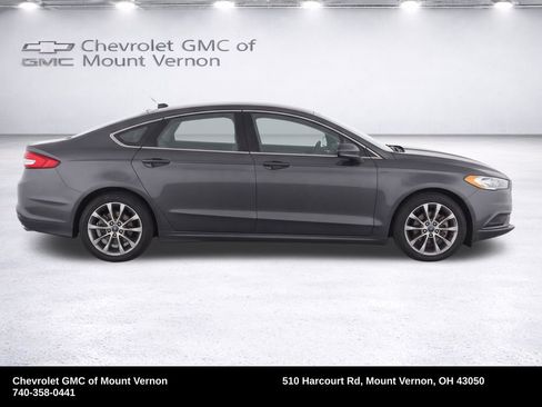 Used 2017 Ford Fusion SE w/ Fusion SE Technology Package FWD image 9