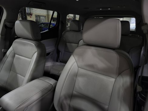 Used 2023 GMC Acadia SLT image 19