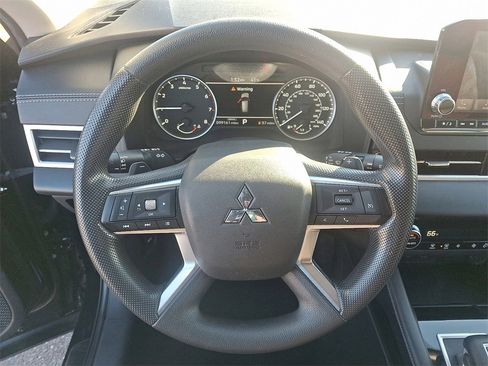 Used 2022 Mitsubishi Outlander ES image 19