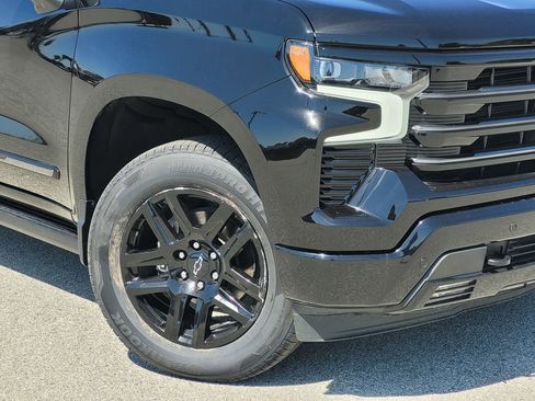 Used 2024 Chevrolet Silverado 1500 High Country w/ Midnight Edition AWD/4WD image 9