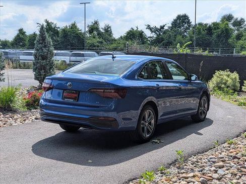 Certified 2024 Volkswagen Jetta SE w/ Panoramic Sunroof Package FWD image 5
