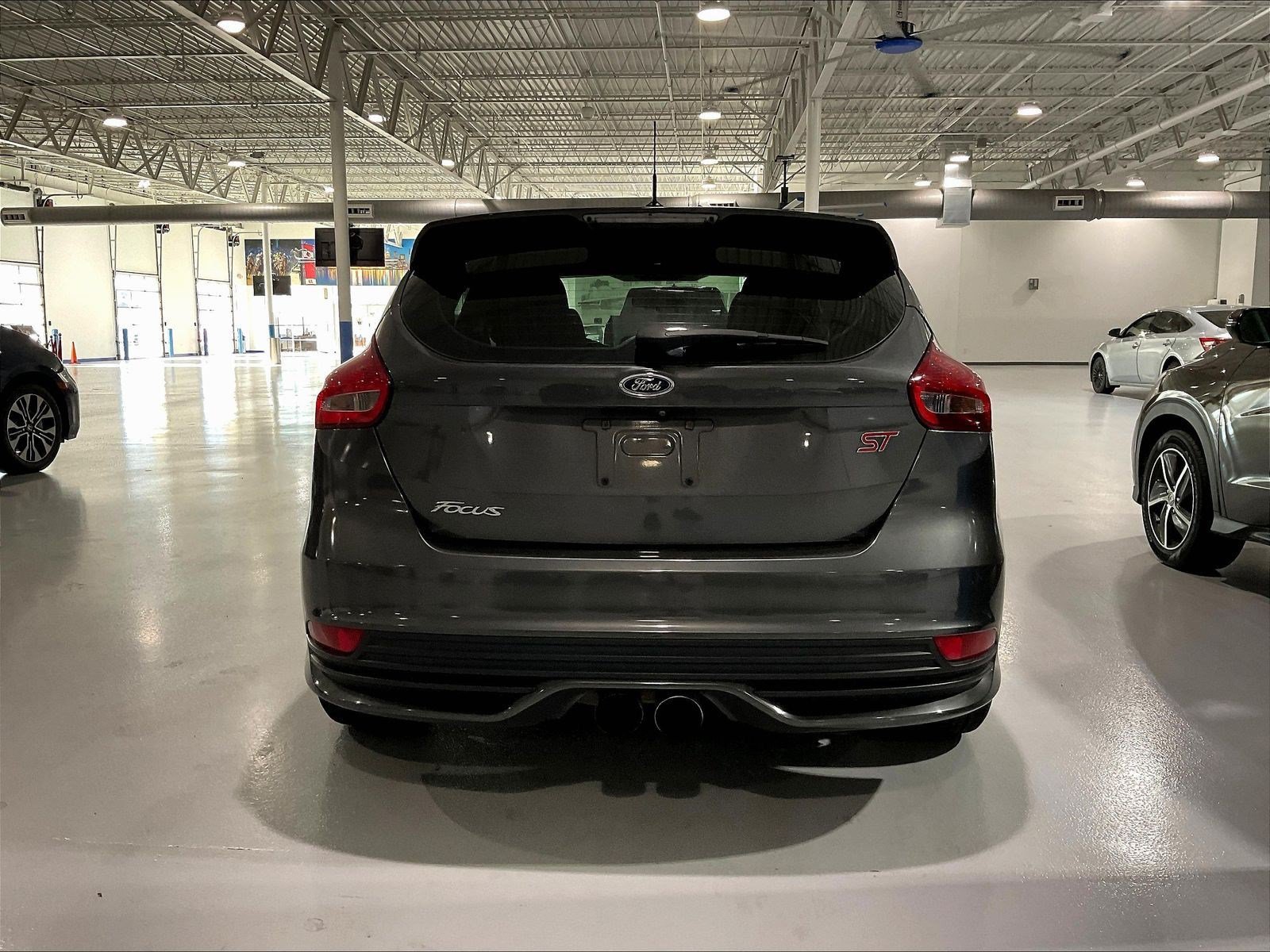 Used 2018 Ford Focus ST FWD image 4